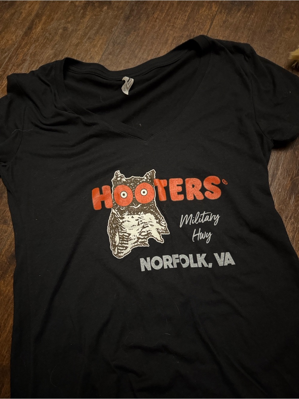Hooters Norfolk, VA V-Neck Tee